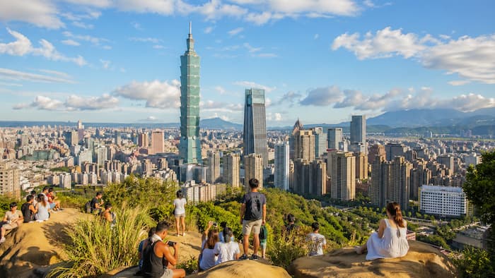 타이베이 도심과 타이베이 101 전망을 담은 대만 여행 이미지