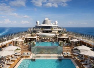 Cruise Series ② Why Korean Travel Agencies Still Sell Cruises Like Cabin Inventory The upper deck of a luxury cruise ship with pools and leisure areas