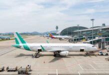 에어서울 국제선 라운지·호텔 혜택, 환승·지방 출발 여행 편의 넓힌다 인천공항 활주로 인근에 서 있는 에어서울 항공기 이미지