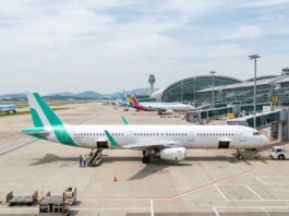 에어서울 국제선 라운지·호텔 혜택, 환승·지방 출발 여행 편의 넓힌다 인천공항 활주로 인근에 서 있는 에어서울 항공기 이미지