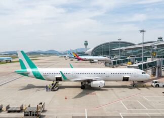 에어서울 국제선 라운지·호텔 혜택, 환승·지방 출발 여행 편의 넓힌다 인천공항 활주로 인근에 서 있는 에어서울 항공기 이미지