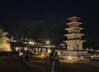 부여의 밤, 세계를 걷다… ‘2026 부여 국가유산 야행’에 외국인 시선 모였다 부여 정림사지 일원의 야경과 국가유산 관광 현장