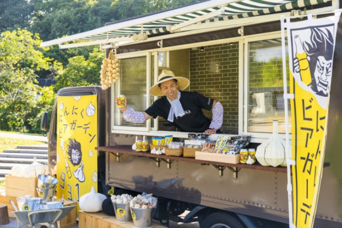 아오모리야의 마늘 듬뿍 버거와 로컬 미식 메뉴