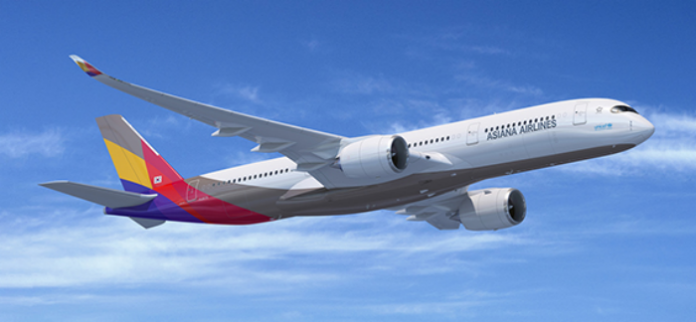 asiana-airlines-veterans-month-domestic-flight-discount 푸른 하늘을 비행하는 아시아나항공 여객기