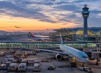 인천공항, 여객만으로는 부족하다…허브 경쟁의 다음 승부처는 카고와 환승이다 인천공항 활주로와 터미널, 항공기와 화물 운송이 함께 보이는 글로벌 허브공항 이미지