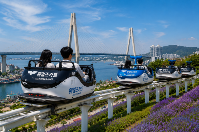 jangsaengpo-whales-kart-family-travel-main 울산 장생포 고래문화마을 위를 달리는 웨일즈카트와 가족 관광객