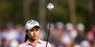 LPGA 미즈호 오픈, 장타보다 흔들리지 않는 골프가 이기고 있다 LPGA 선수 지노 티티쿨이 갤러리 앞에서 샷을 준비하는 장면