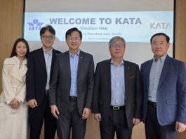 KATA·IATA, BSP 담보·항공사 패널티 개선 논의 KATA와 IATA 아태지역본부 관계자들이 간담회 후 기념사진을 촬영하고 있다.
