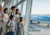 KLM 네덜란드 항공, 어버이날 맞아 인천발 유럽 항공권 10% 할인 KLM 항공권 할인과 가족 유럽 여행을 상징하는 공항 출국 장면