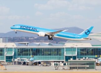 대한항공·아시아나 합병계약 체결, 12월 통합 항공사 출범 대한항공 B787-10 항공기가 인천국제공항에서 이륙하고 있다. 대한항공과 아시아나항공은 합병계약을 체결하고 2026년 12월 통합 항공사 출범을 앞두고 있다
