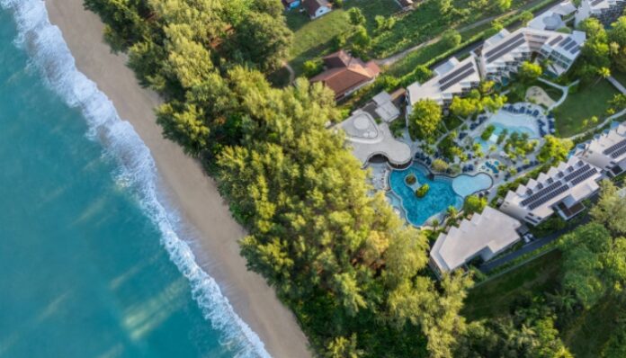 le-meridien-phuket-mai-khao-25-hour-stay 르 메르디앙 푸켓 마이 카오 비치 리조트 전경과 해변
