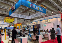 서울 MICE 해외마케팅, 388건의 상담보다 실질적 유치 성과가 중요하다 IMEX Frankfurt 2026 서울 MICE 홍보관 앞에서 TEAM SEOUL 참가자들이 기념 촬영을 하고 있다
