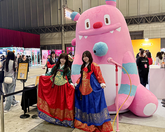 KCON JAPAN 2026 서울관광재단 대형 해치 포토존과 한복 체험존