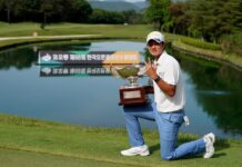 김시우 CJ컵 준우승·양지호 한국오픈 우승, 한국 골프 국내외 투어에서 큰 성과 양지호가 코오롱 제68회 한국오픈 우승 후 트로피를 들어 보이는 모습