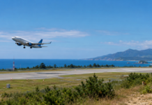 양양~제주 노선 할인 프로모션과 양양국제공항 활성화를 상징하는 해안 공항 항공기 이륙 장면