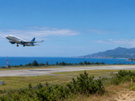 양양~제주 노선 할인 프로모션과 양양국제공항 활성화를 상징하는 해안 공항 항공기 이륙 장면