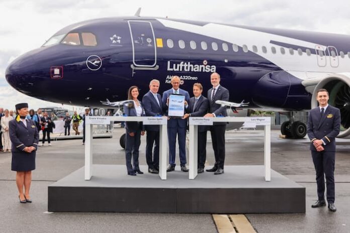 KakaoTalk_20260611_112439924 Lufthansa Group and Airbus executives celebrate 50 years of partnership in front of a Lufthansa Airbus A320neo at ILA Berlin Air Show