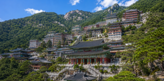 소백산 연화봉 아래 자리한 단양 구인사 전경