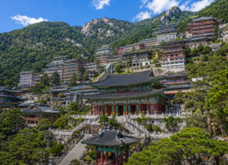 소백산 연화봉 아래 자리한 단양 구인사 전경
