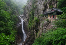 고성 구절산 폭포암, 비 온 뒤 드러나는 구절폭포와 협곡 산사 여행 경남 고성 구절산 폭포암과 비 온 뒤 수량이 늘어난 구절폭포 풍경