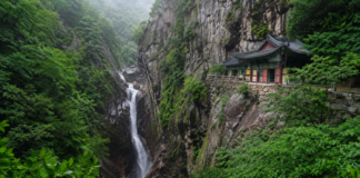 고성 구절산 폭포암, 비 온 뒤 드러나는 구절폭포와 협곡 산사 여행 경남 고성 구절산 폭포암과 비 온 뒤 수량이 늘어난 구절폭포 풍경