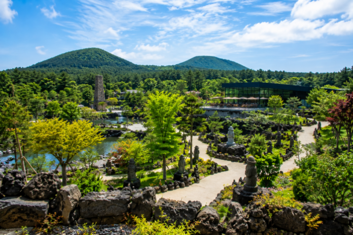 jeju-donghwa-maeul-garden-stone-landscape 제주동화마을 3만 평 정원과 제주 자연석 조경