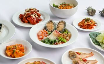 금호리조트 설악 화순 통영 제주 4개 리조트의 여름 지역 별미와 가족 휴가 이미지를 함께 보여주는 모습