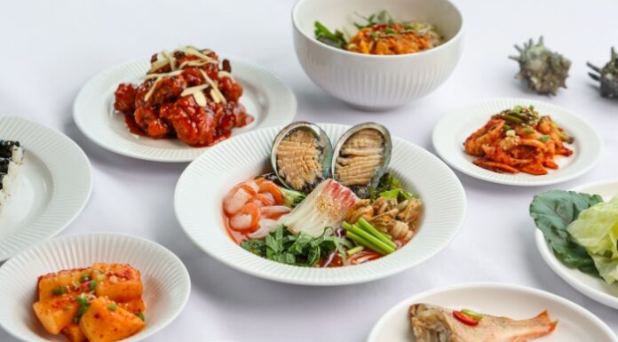 금호리조트 설악 화순 통영 제주 4개 리조트의 여름 지역 별미와 가족 휴가 이미지를 함께 보여주는 모습