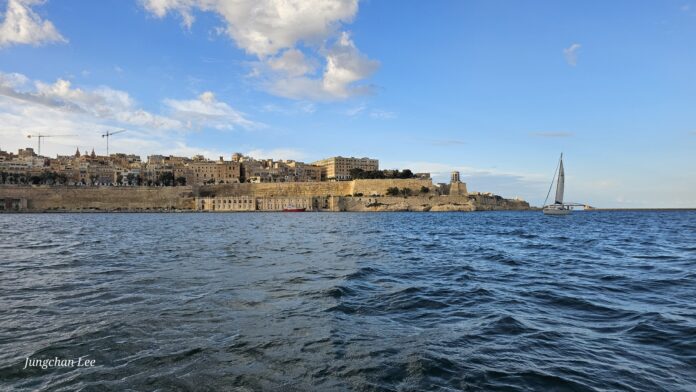 malta-seaward-fortifications-sailing-boat Malta seaward fortifications and sailing boat in Grand Harbour