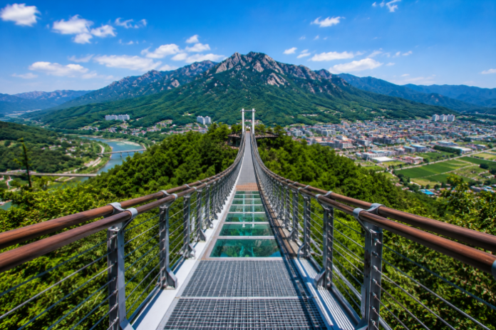 mungyeong-bongmyeongsan-suspension-bridge-juhulsan 문경 봉명산 출렁다리와 주흘산 조망