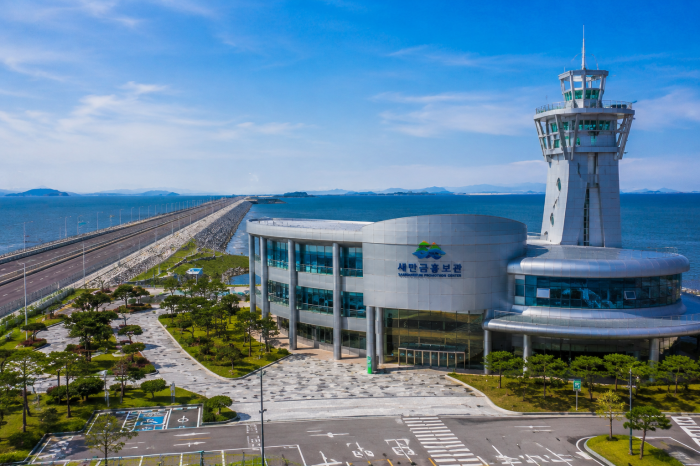 새만금홍보관과 방조제 전망