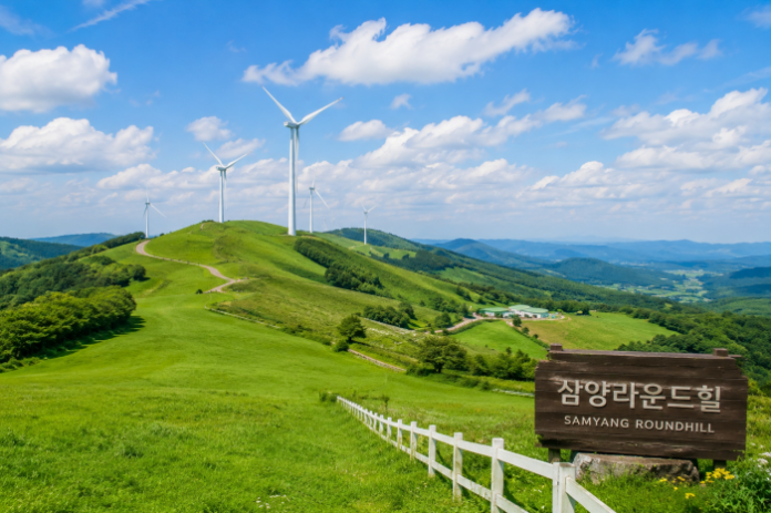 samyang_roundhill_green_pasture_wind_turbines 대관령 삼양라운드힐 초원과 풍력발전기가 펼쳐진 고원 풍경
