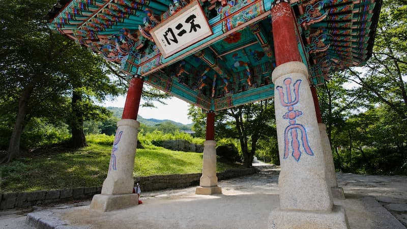 강원 고성 명산대찰 건봉사로 들어서는 산문 불이문 전경