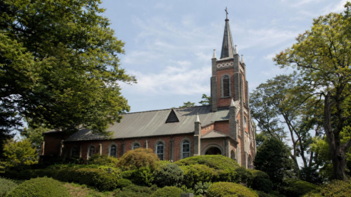 asan-gongseri-catholic-church-01 울창한 여름 정원과 어우러진 아산 공세리성당 전경
