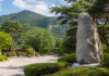 울창한 산림과 목조 숙소가 어우러진 충주 봉황자연휴양림