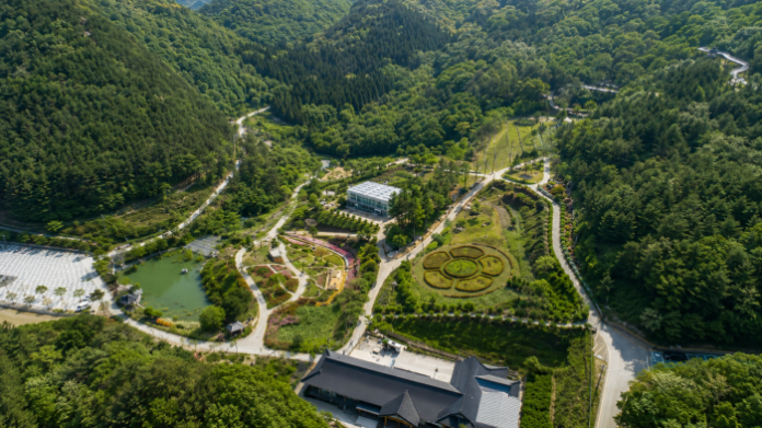 boryeong-mugunghwa-arboretum-aerial-main 성주산 자락에 조성된 보령무궁화수목원과 무궁화 테마원 전경