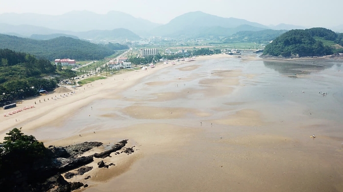변산해수욕장 백사장과 서해 해안 전경