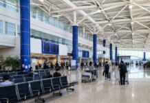 청주국제공항 국제선 출발장과 항공편 안내 전광판