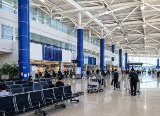 청주공항 외래객 114% 증가…정말 지역관광의 새 관문이 됐나 청주국제공항 국제선 출발장과 항공편 안내 전광판