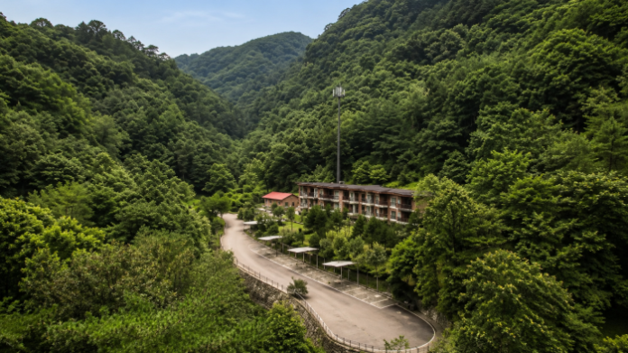 cheongju-sangdangsanseong-recreation-forest-view 청주 상당산성자연휴양림 숲속 숙박동과 진입로 전경