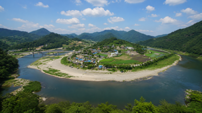 chungju-sujupalbong-river-bend-main 충주 수주팔봉 전망대에서 내려다본 달천 물돌이와 팔봉마을
