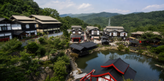동두천 니지모리 스튜디오 일본식 마을과 중앙 연못 전경