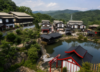 동두천 니지모리 스튜디오 일본식 마을과 중앙 연못 전경