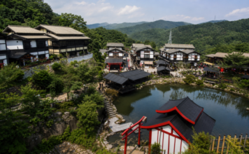 동두천 니지모리 스튜디오 일본식 마을과 중앙 연못 전경