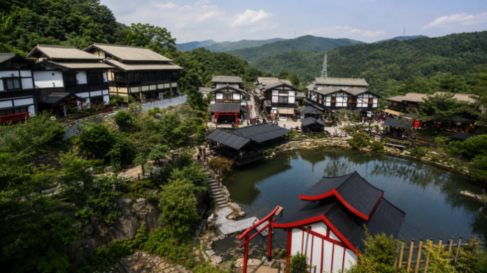 동두천 니지모리 스튜디오 일본식 마을과 중앙 연못 전경