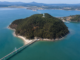 강진 가우도, 출렁다리·짚트랙·모노레일을 한 번에 즐기는 2.5km 섬 트레킹 명소 강진 가우도와 강진만, 바다 위 다리와 청자타워 전경