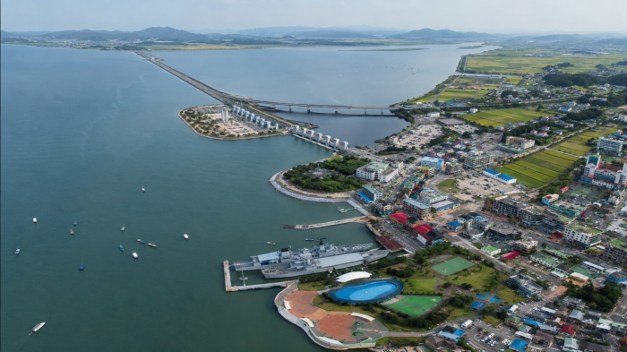 김포 대명항과 함상공원 주변 해안 항공 전경