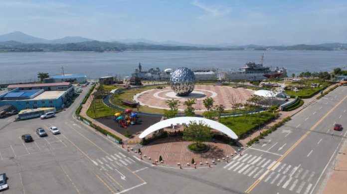 gimpo-marine-park-daemyeong-port-aerial-view 김포함상공원과 대명항 바다를 내려다본 항공 전경