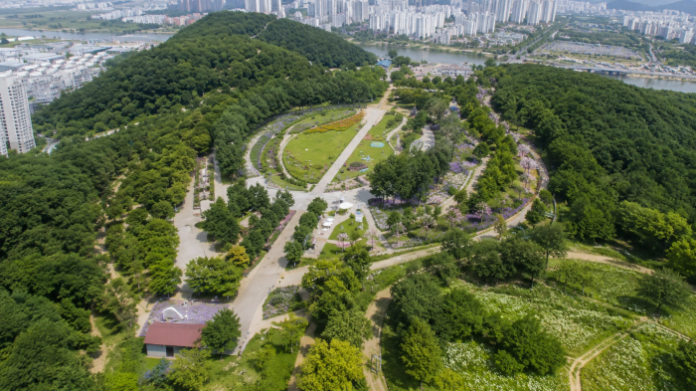 구미 다온숲 전경과 도심 속 수국정원