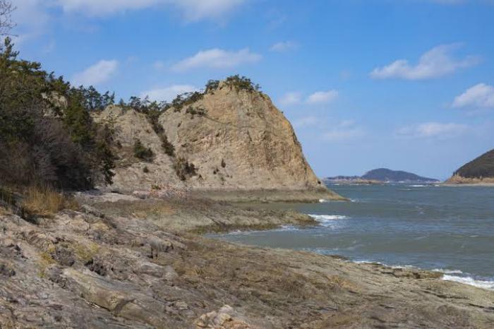 고군산군도 해안 절벽과 푸른 바다